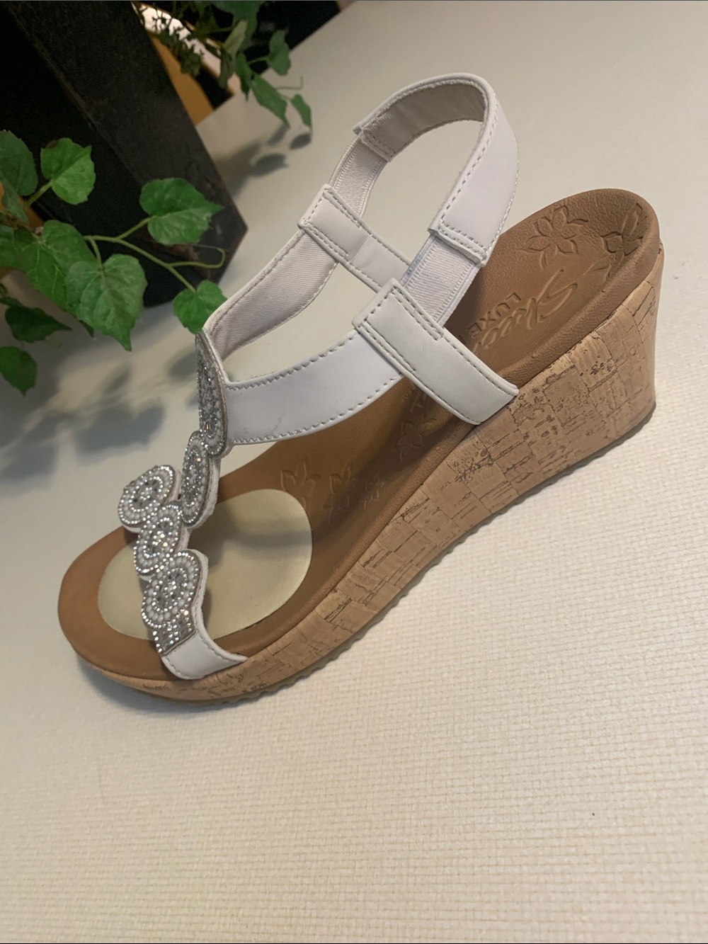 Skechers White Beaded T-Strap Sandals - Picture 4 of 8